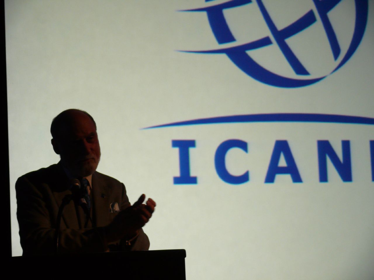 Vint Cerf at ICANN by Veni (CC BY 2.0) https://flic.kr/p/3KWko9