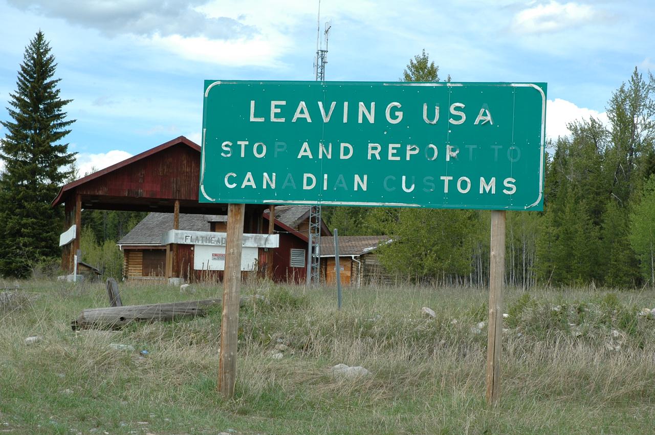 Abandoned border by mtsrs (CC BY 2.0) https://flic.kr/p/49aR7g