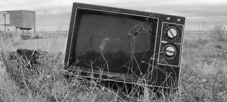 Forgotten television by the autowitch (CC BY-NC-SA 2.0) https://flic.kr/p/nUaS