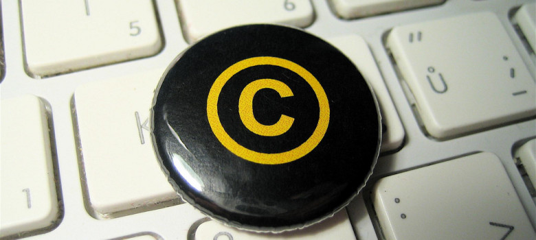 Copyrighted button by ntr23 (CC BY-NC-SA 2.0) https://flic.kr/p/7jvE7i