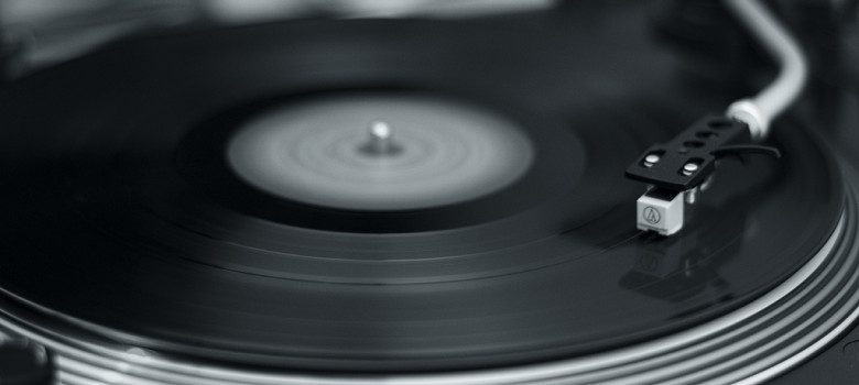 Like a record baby by Maarten Hornstra (CC BY-NC-SA 2.0) https://flic.kr/p/6VD4Dv