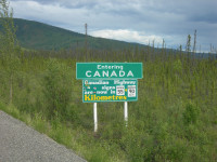 Entering Canada Sign by Jimmy Emerson, DVM (CC BY-NC-ND 2.0) https://flic.kr/p/cB7FRQ