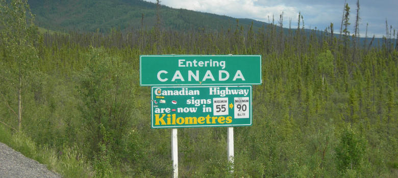 Entering Canada Sign by Jimmy Emerson, DVM (CC BY-NC-ND 2.0) https://flic.kr/p/cB7FRQ