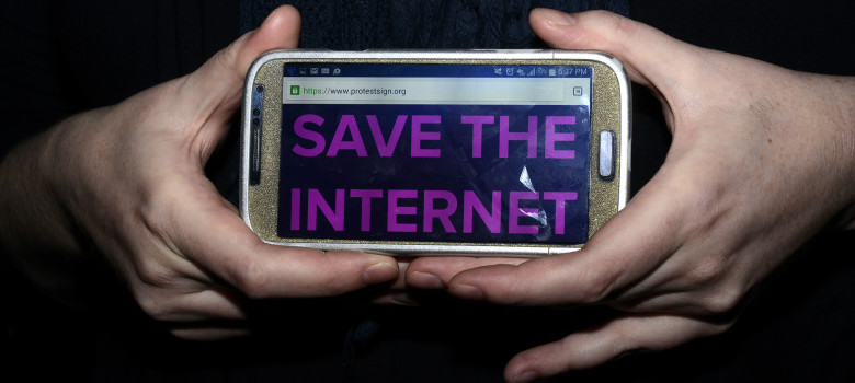 Vigil At The White House To Save Net Neutrality 1 by Stephen Melkisethian (CC BY-NC-ND 2.0) https://flic.kr/p/pXJ7P4