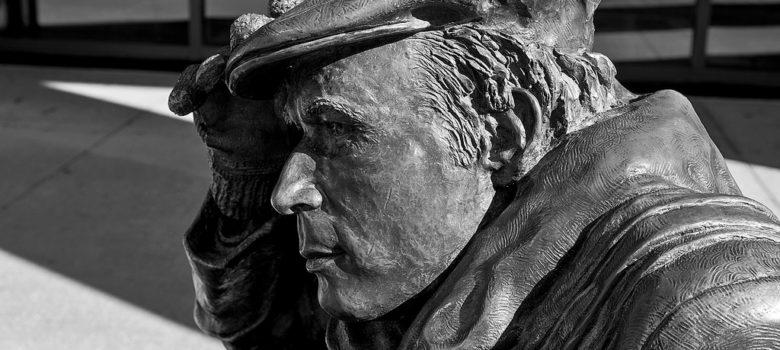 Glenn Gould, CBC, Toronto by Chris Beckett (CC BY-NC-ND 2.0) https://flic.kr/p/LoHFA1