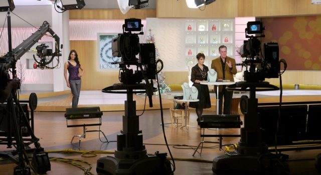 Honora's November Holiday Shows at QVC - Behind The Scenes by Honora Pearls (CC BY-NC-ND 2.0) https://flic.kr/p/7kavLr