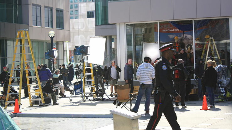 1024px-Saw_VII_filming_Metro_Hall_Toronto by Alan Daly / CC BY (https://creativecommons.org/licenses/by/2.0) https://commons.wikimedia.org/wiki/File:Saw_VII_filming_Metro_Hall_Toronto.jpg