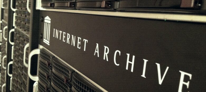 Internet Archive Servers by John Blyberg (CC BY 2.0) https://flic.kr/p/bFdeZA