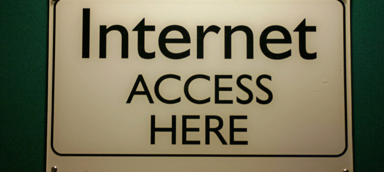 Internet Access Here Sign by Steve Rhode https://flic.kr/p/5Ricfg (CC BY-NC-ND 2.0)