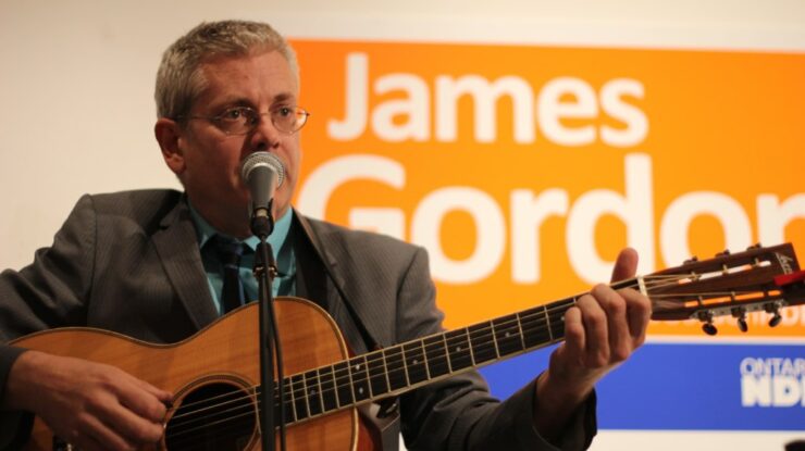 MP Charlie Angus motivates Guelph through song. by Guelph NDP https://flic.kr/p/aijseK (CC BY 2.0)