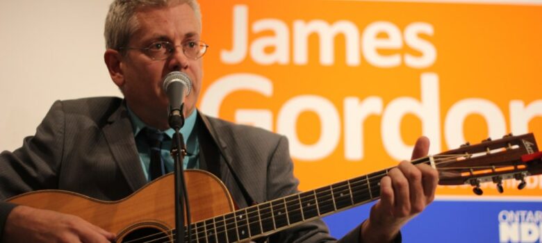 MP Charlie Angus motivates Guelph through song. by Guelph NDP https://flic.kr/p/aijseK (CC BY 2.0)