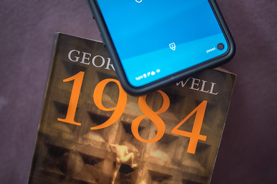 2021 "George Orwell's book "1984" and a smartphone. Modern cell phones as a means of surveillance and control." by Ivan Radic (CC BY 2.0 US). https://flic.kr/p/2kCMEbJ