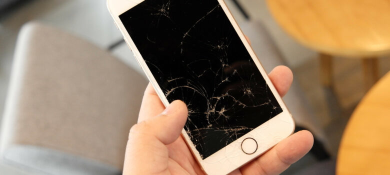 iPhone Display Break Repair by Aaron Yoo (CC BY-ND 2.0) https://www.flickr.com/photos/thebetterday4u/49876425896