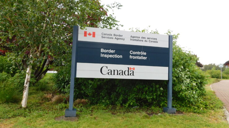 Canadian Customs Sign by Jimmy Emerson, DVM (CC BY-NC-ND 2.0) https://flic.kr/p/UKR3Rn