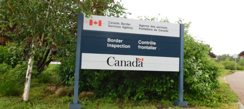 Canadian Customs Sign by Jimmy Emerson, DVM (CC BY-NC-ND 2.0) https://flic.kr/p/UKR3Rn