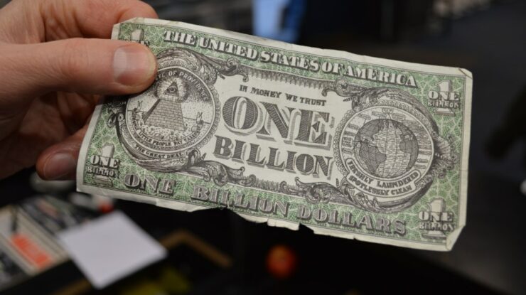 One Billion Dollars by Matt Brown https://flic.kr/p/pq2SsN (CC BY 2.0)