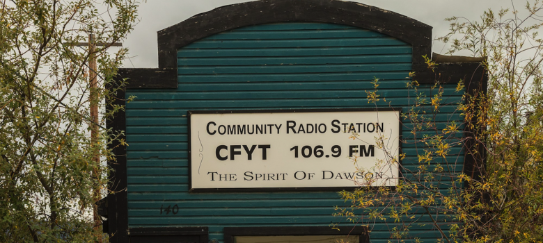 Radio local, Dawson City, Yukón, Canadá, 2017-08-27, DD 64.jpg by Diego Delso, CC BY-SA 4.0 , via Wikimedia Commons