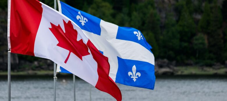 0x010C, CC BY-SA 4.0 , via Wikimedia Commons https://commons.wikimedia.org/wiki/File:2016-08_Canada_Quebec_Flags.jpg