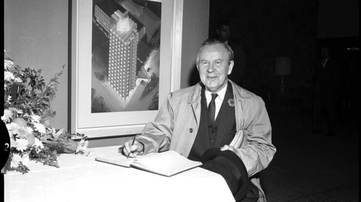 Toronto History from Toronto, Canada, CC BY 2.0 , via Wikimedia Commons https://commons.wikimedia.org/wiki/File:Lester_Pearson_at_Constellation_Hotel_%2850540638176%29.jpg