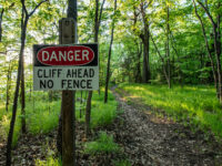 Schaar's Bluff, Spring Lake Park Reserve - Danger Cliff Ahead by Tony Webster https://flic.kr/p/KByfL3 (CC BY 2.0)