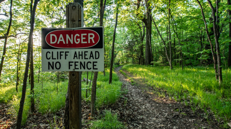 Schaar's Bluff, Spring Lake Park Reserve - Danger Cliff Ahead by Tony Webster https://flic.kr/p/KByfL3 (CC BY 2.0)