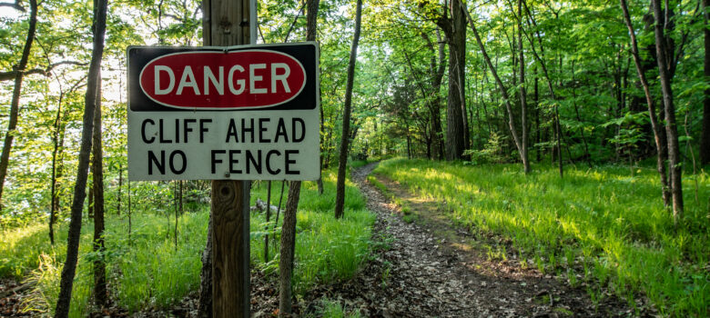 Schaar's Bluff, Spring Lake Park Reserve - Danger Cliff Ahead by Tony Webster https://flic.kr/p/KByfL3 (CC BY 2.0)