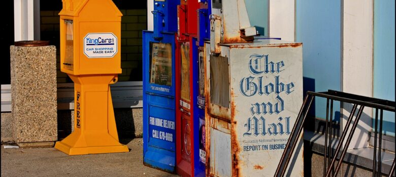 Newspaper Stands by Sue Thompson (CC BY-ND 2.0) https://flic.kr/p/8dzPLs