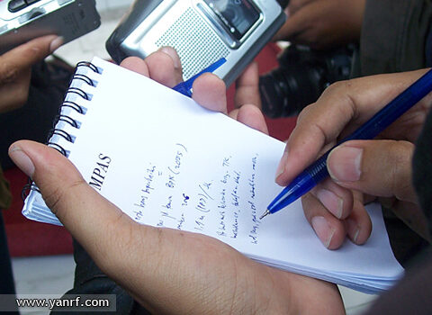 Journalists on duty on Yan Arief https://flic.kr/p/39u1L1 (CC BY-SA 2.0)