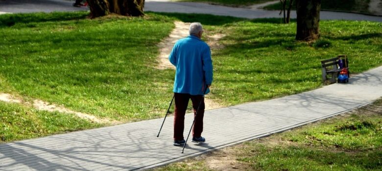 older-man-reaching-people-045010 https://pixabay.com/ https://picryl.com/media/older-man-reaching-people-045010 CC0 1.0