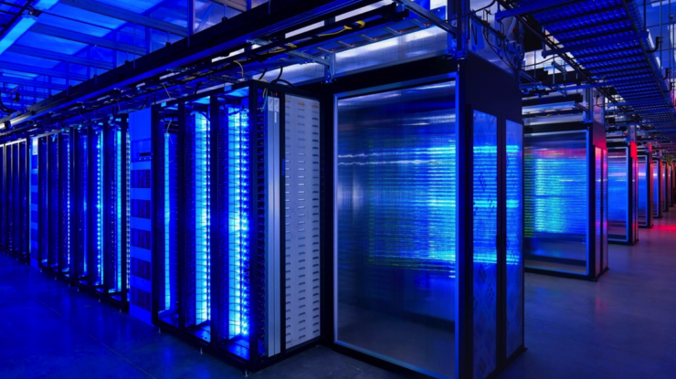 Computer server room  https://www.servercloudcanada.com/2022/06/why-cpas-are-migrating-from-servers-to-the-cloud/free-computer-server-room-image-public-domain-cc0-photo/ CC0