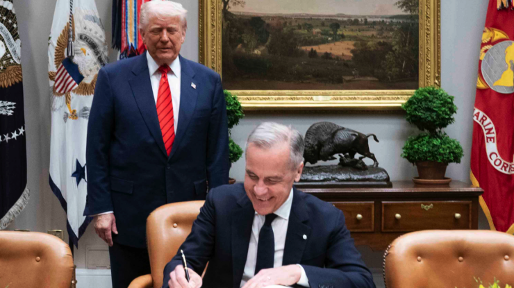 Washington, D.C., United States of America, May 6, 2025 - Prime Minister Mark Carney signs the White House guest book as President Donald J. Trump stands behind him.Photo: Lars Hagberg, https://www.pm.gc.ca/