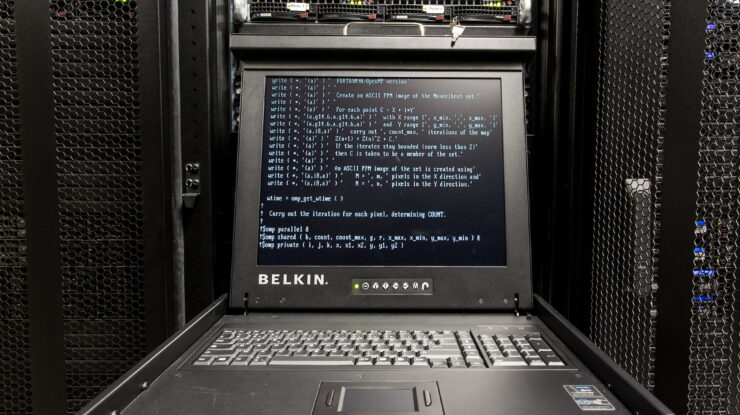 Datacenter informatique de l'Ecole Polytechnique by Crédit photographique : © École polytechnique - J.Barande CC BY-SA 2.0 https://flic.kr/p/SA7f3L