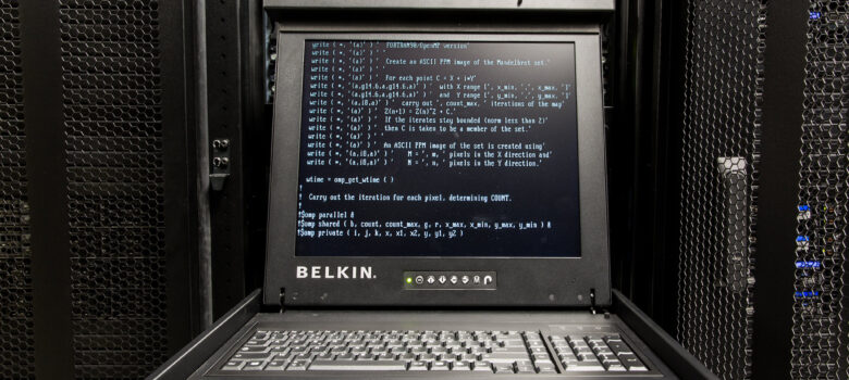 Datacenter informatique de l'Ecole Polytechnique by Crédit photographique : © École polytechnique - J.Barande CC BY-SA 2.0 https://flic.kr/p/SA7f3L