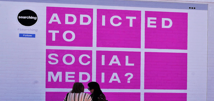 Addicted To Social Media ? by Joey Zanotti https://flic.kr/p/2aVc5Wi CC BY 2.0
