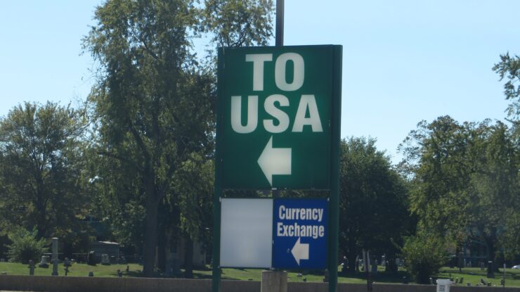 Exit_to_USA,_Windsor,_Ontario_(21746717526) by Ken Lund from Reno, Nevada, USA, CC BY-SA 2.0 , via Wikimedia Commons