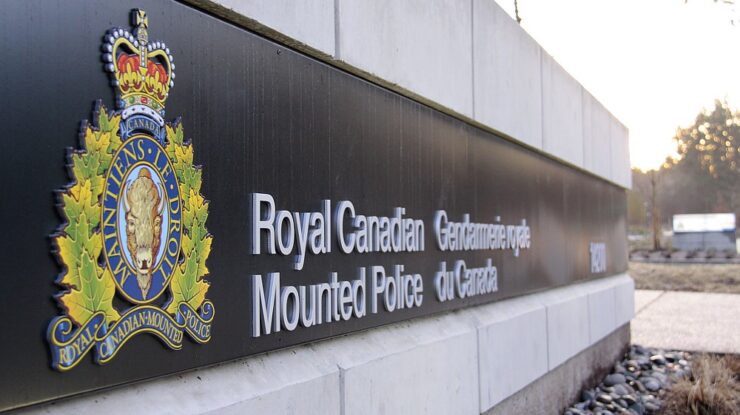 RCMP sign by Waferboard https://flic.kr/p/dTELwK CC BY 2.0