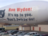 Ron Wyden Blimp lift for Fight for the Future by Backbone Campaign https://flic.kr/p/z6oHUY CC BY 2.0