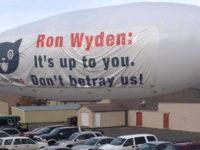 Ron Wyden Blimp lift for Fight for the Future by Backbone Campaign https://flic.kr/p/z6oHUY CC BY 2.0