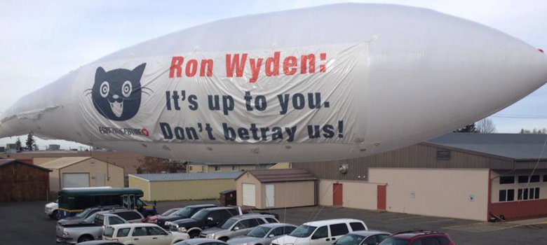 Ron Wyden Blimp lift for Fight for the Future by Backbone Campaign https://flic.kr/p/z6oHUY CC BY 2.0