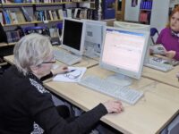 Workshop_in_project_Viki_Senior_in_the_Belgrade_city_Library_03 by Milica Buha, CC BY-SA 4.0 , via Wikimedia Commons