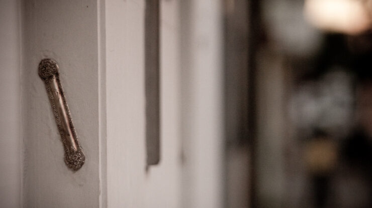 Mezuzah by Daniel Mitsuo https://flic.kr/p/8kCWBi CC BY-NC 2.0