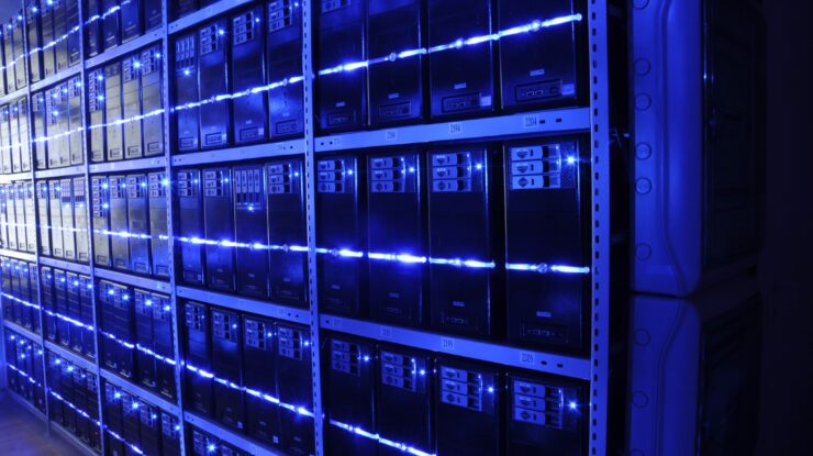 BalticServers_data_center by BalticServers.com, CC BY-SA 3.0 , via Wikimedia Commons